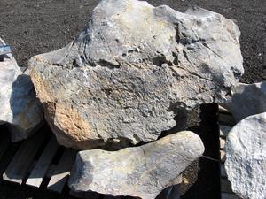 Solitérny kameň, hmotnosť 1060 kg, výška 190 cm - Solitérny kameň - monolitys hmotnosťou od 500 do 999kg | T - TAKÁCS veľkoobchod