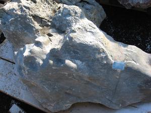 Solitérny kameň, hmotnosť 1020 kg, výška 160 cm - Black Angel solitérny kameň | T - TAKÁCS veľkoobchod