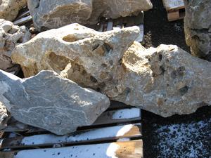 Solitérny kameň, hmotnosť 690 kg, výška 185 cm - Dolomitový solitérny kameň, hmotnosť 200 - 2000 kg | T - TAKÁCS veľkoobchod