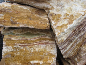 Stripe Onyx solitérny kameň, výška 80 - 110 cm - Gneis solitérny kameň | T - TAKÁCS veľkoobchod